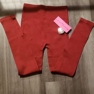 Betsy Johnson red high rise 7/8 workout leggings